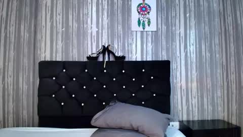 alicee_moonn online show from 12.20.25