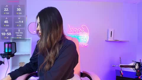 Snapshot of alicee_vixen chatting on 10.13.25 Alice online show from 10.13.25