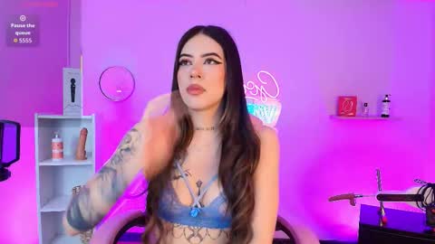 Snapshot of alicee_vixen chatting on 10.20.25 Alice online show from 10.20.25