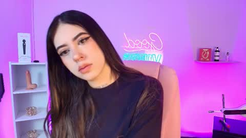 Snapshot of alicee_vixen chatting on 10.22.25 Alice online show from 10.22.25
