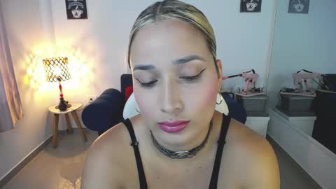 Alicia    1000 PM - 600 AM COLOMBIAN TIME online show from 04.07.26