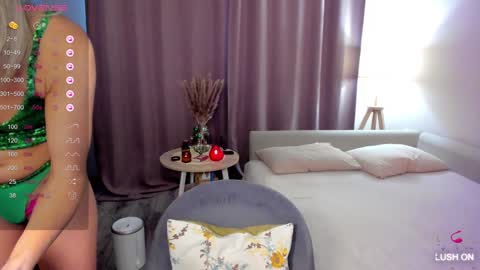 Snapshot of aliceevan chatting on 12.28.24 Daniella online show from 12.28.24