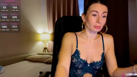 Snapshot of aliceevan chatting on 04.16.26 Daniella online show from 04.16.26