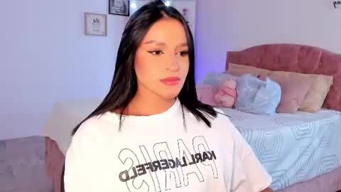 Snapshot of alicekiing_ chatting on 06.19.26 ALICEKIING online show from 06.19.26