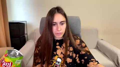 Snapshot of alicekollt chatting on 11.11.25 alicekollt online show from 11.11.25