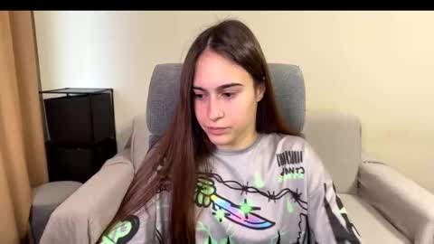 Snapshot of alicekollt chatting on 12.04.25 alicekollt online show from 12.04.25