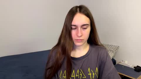 Snapshot of alicekollt chatting on 04.25.26 alicekollt online show from 04.25.26
