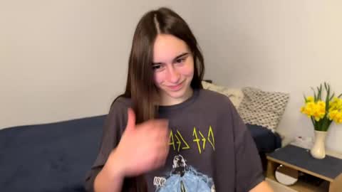 Snapshot of alicekollt chatting on 04.28.26 alicekollt online show from 04.28.26