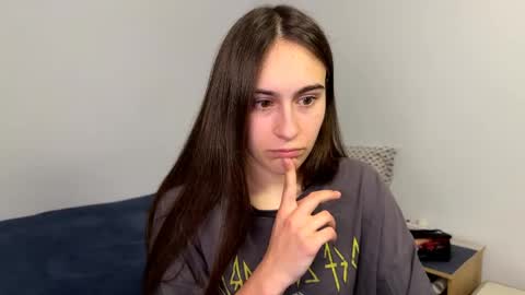 Snapshot of alicekollt chatting on 05.18.26 alicekollt online show from 05.18.26