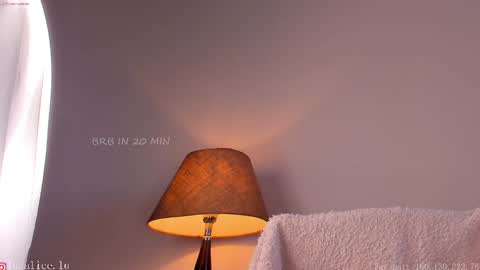 Snapshot of alicelu_ chatting on 03.09.25 Elle online show from 03.09.25