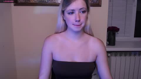 Snapshot of alicemeow_ chatting on 10.06.25 Alice online show from 10.06.25