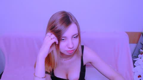 Snapshot of alicemias_ chatting on 05.21.26 Alice online show from 05.21.26