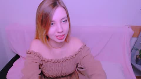 Snapshot of alicemias_ chatting on 05.29.26 Alice online show from 05.29.26