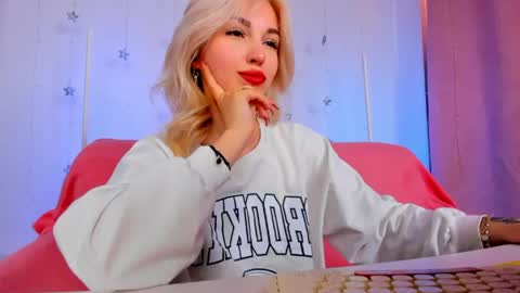 Snapshot of alicemonro chatting on 05.15.26 alicemonro online show from 05.15.26