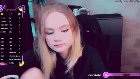 Snapshot of alicenya chatting on 09.09.25 Alice online show from 09.09.25