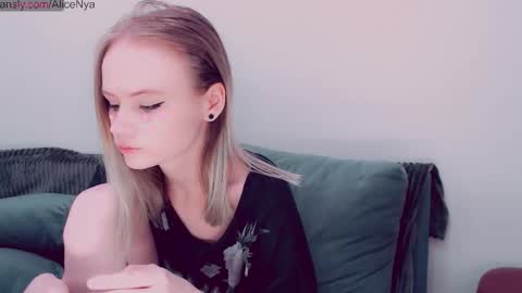 Snapshot of alicenya chatting on 10.29.25 Alice online show from 10.29.25