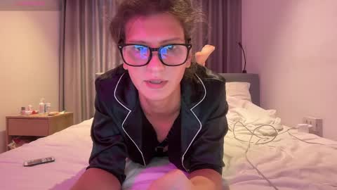 AlicePinkhead online show from 03.30.26