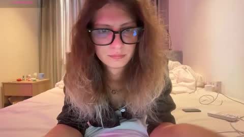 Snapshot of alicepinkhead chatting on 04.17.26 AlicePinkhead online show from 04.17.26