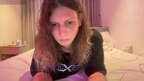 Snapshot of alicepinkhead chatting on 04.21.26 AlicePinkhead online show from 04.21.26