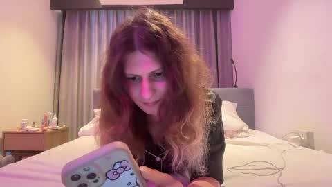 Snapshot of alicepinkhead chatting on 05.04.26 AlicePinkhead online show from 05.04.26