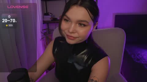 Snapshot of alicesweetlove chatting on 02.04.25 Alice online show from 02.04.25