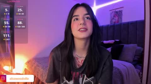 Snapshot of alicewoodville chatting on 02.12.25 Alice online show from 02.12.25