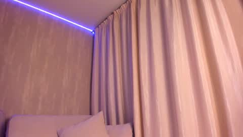 Alicia FANSLY  online show from 09.16.25