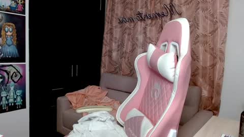 Snapshot of alicia_key_ chatting on 12.12.24 ALICIA online show from 12.12.24