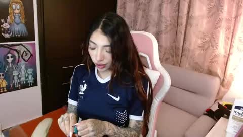 Snapshot of alicia_key_ chatting on 10.02.25 ALICIA online show from 10.02.25