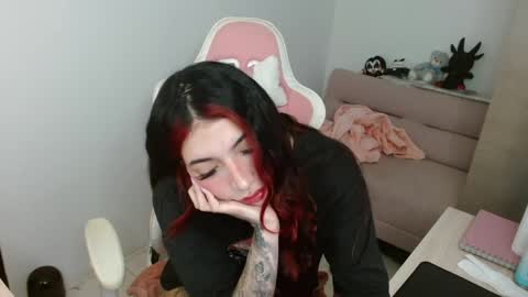 Snapshot of alicia_key_ chatting on 03.26.26 ALICIA online show from 03.26.26