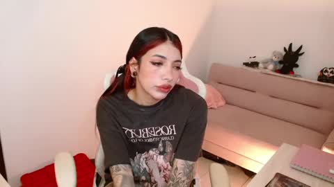 Snapshot of alicia_key_ chatting on 04.16.26 ALICIA online show from 04.16.26