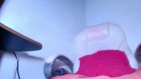 Alicia Kyse  online show from 01.18.25