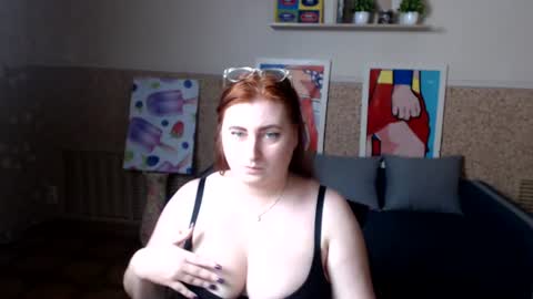 Snapshot of alicia_side_red chatting on 07.14.26 Alicia online show from 07.14.26