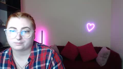 Snapshot of aliciaaared_kis chatting on 11.10.25 Alicia online show from 11.10.25