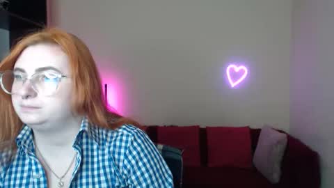 Snapshot of aliciaaared_kis chatting on 11.17.25 Alicia online show from 11.17.25