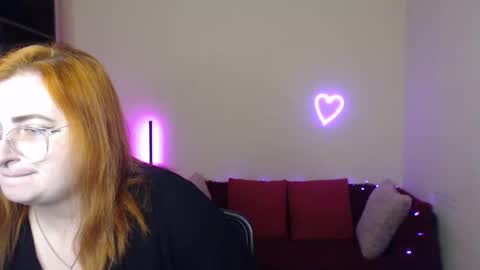 Snapshot of aliciaaared_kis chatting on 12.14.25 Alicia online show from 12.14.25