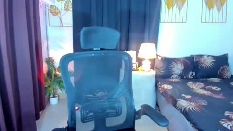 Snapshot of aliciacum chatting on 10.30.25 aliciacum online show from 10.30.25