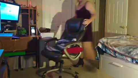 Snapshot of aliciadehart181 chatting on 10.12.25 Alicia deHart  Help me reach 1000 Followers. Its FREE online show from 10.12.25
