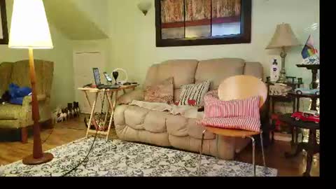 Snapshot of aliciadehart181 chatting on 07.02.26 Alicia deHart Help me reach 1000 Followers. Its FREE online show from 07.02.26