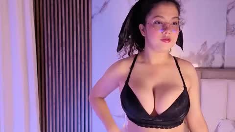 Snapshot of alicialevy chatting on 11.30.25 LUNA online show from 11.30.25