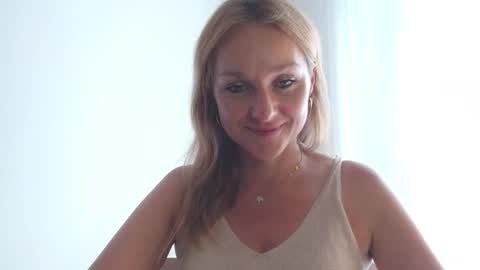 Snapshot of alicialux chatting on 06.22.26 Alicia online show from 06.22.26