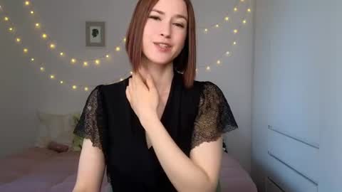 Snapshot of alicianoveli chatting on 06.24.26 alicianoveli online show from 06.24.26