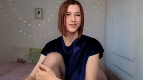 Snapshot of alicianoveli chatting on 06.25.26 alicianoveli online show from 06.25.26