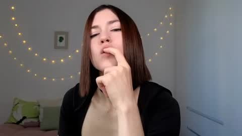 Snapshot of alicianoveli chatting on 07.17.26 alicianoveli online show from 07.17.26