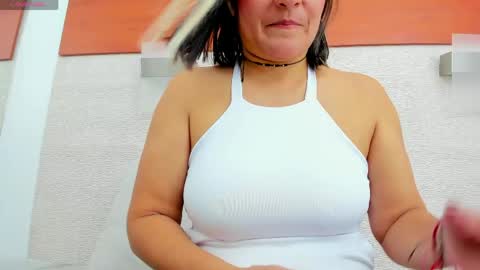 Snapshot of alicie_green chatting on 05.19.26 im tutti online show from 05.19.26