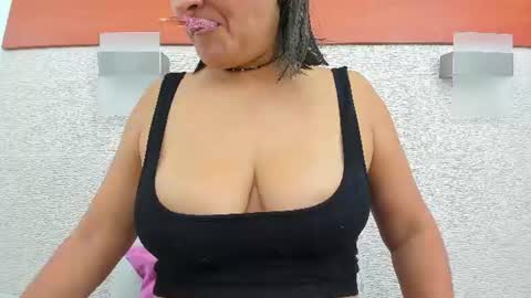 Snapshot of alicie_green chatting on 06.18.26 im tutti online show from 06.18.26