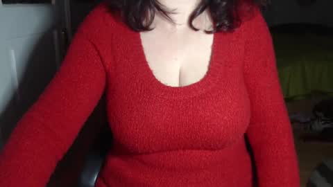 Snapshot of alidue chatting on 01.13.25 Alidue online show from 01.13.25