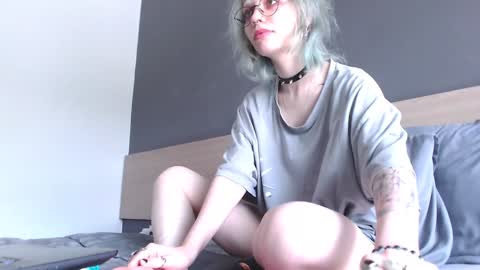 Snapshot of alien_bella chatting on 01.27.25 Alien Bella online show from 01.27.25