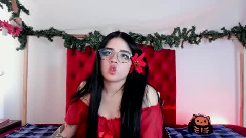Snapshot of aliice_walker_ chatting on 12.10.24 aliice_walker_ online show from 12.10.24