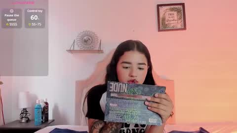 Snapshot of aliice_walker_ chatting on 01.27.25 aliice_walker_ online show from 01.27.25